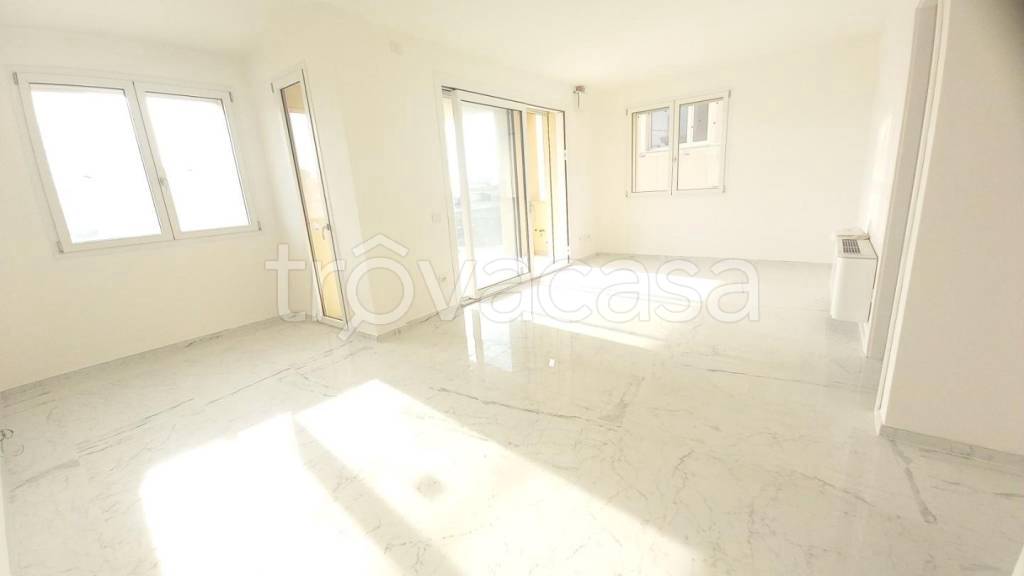 appartamento in vendita a Camaiore in zona Lido di Camaiore