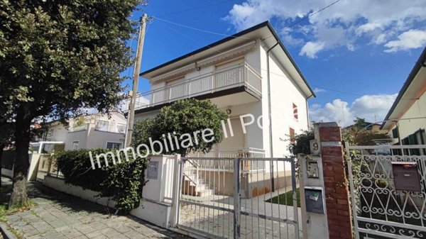 appartamento in vendita a Camaiore in zona Lido di Camaiore
