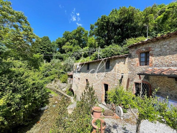 casa indipendente in vendita a Camaiore in zona Lombrici