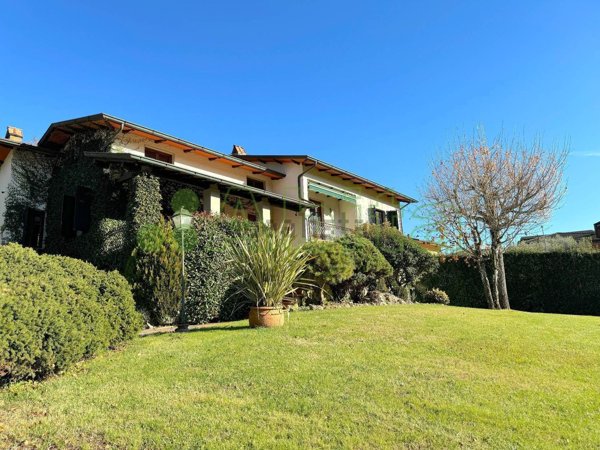casa indipendente in vendita a Camaiore