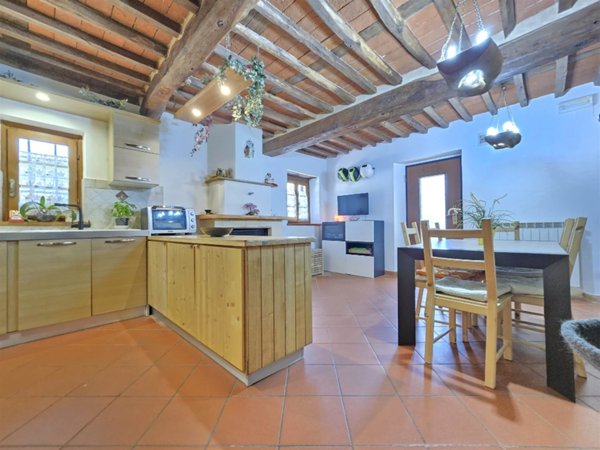 casa indipendente in vendita a Camaiore