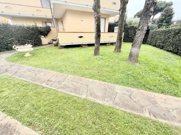 casa indipendente in vendita a Camaiore in zona Lido di Camaiore