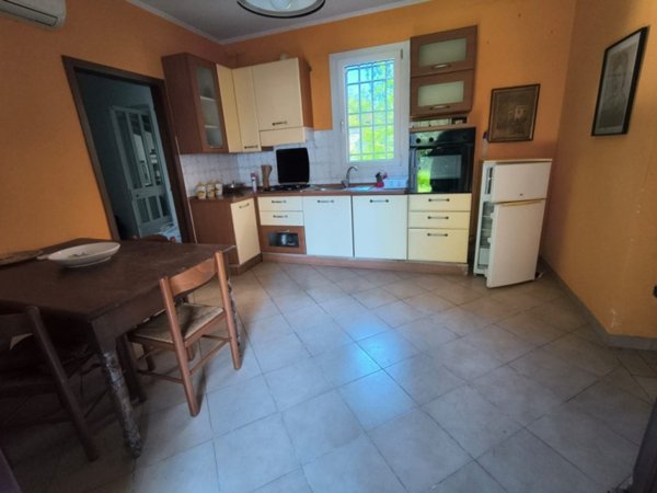 casa indipendente in vendita a Camaiore in zona Capezzano Pianore