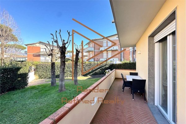 casa indipendente in vendita a Camaiore in zona Lido di Camaiore