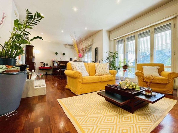 casa indipendente in vendita a Camaiore in zona Lido di Camaiore