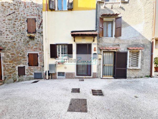 casa indipendente in vendita a Camaiore in zona Pedona