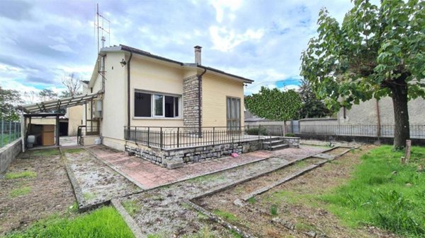 casa indipendente in vendita a Camaiore in zona Vado
