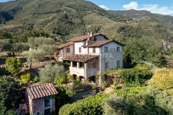 casale in vendita a Camaiore