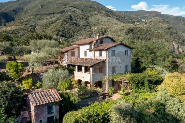 casa indipendente in vendita a Camaiore