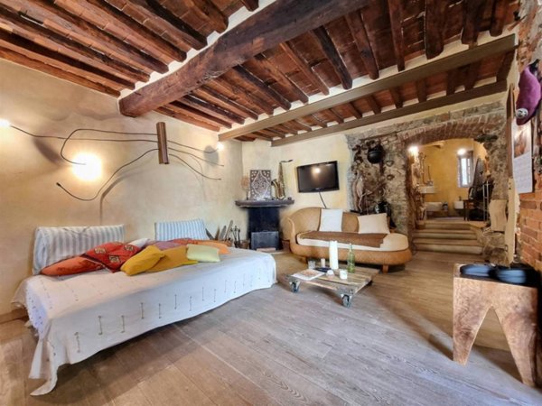 casa semindipendente in vendita a Camaiore