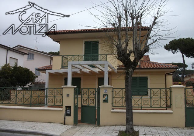 casa indipendente in vendita a Camaiore in zona Lido di Camaiore