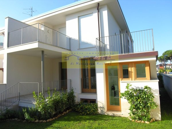 casa indipendente in vendita a Camaiore in zona Lido di Camaiore
