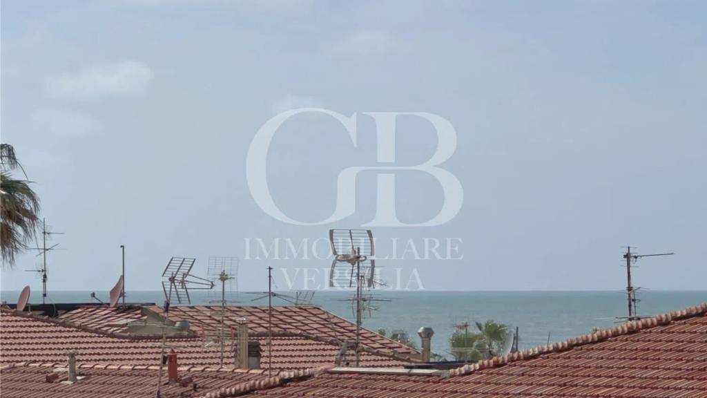 appartamento in vendita a Camaiore in zona Lido di Camaiore
