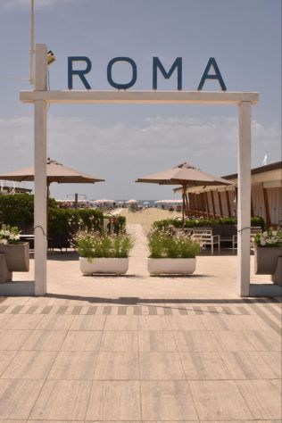 negozio in vendita a Camaiore in zona Lido di Camaiore
