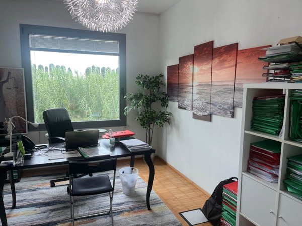 ufficio in vendita a Camaiore in zona Capezzano Pianore