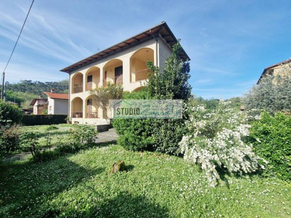 casa indipendente in vendita a Camaiore