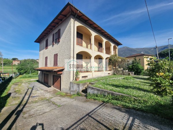 casa indipendente in vendita a Camaiore