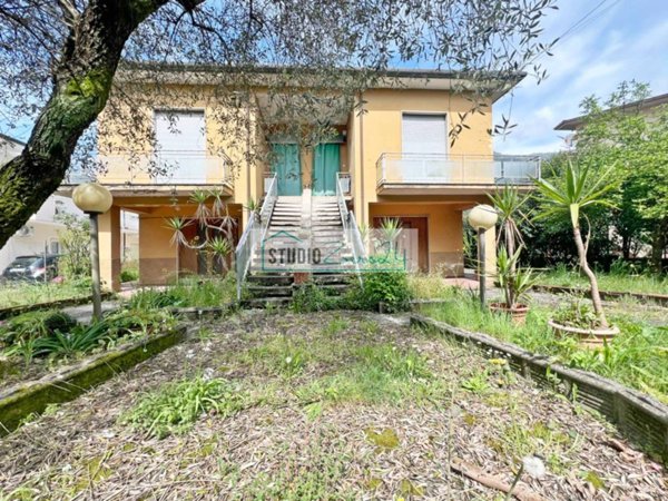 casa indipendente in vendita a Camaiore