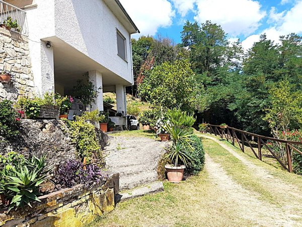 casa indipendente in vendita a Camaiore