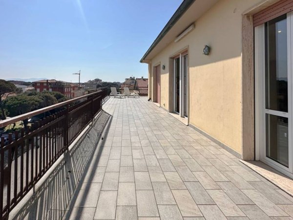 appartamento in vendita a Camaiore in zona Lido di Camaiore