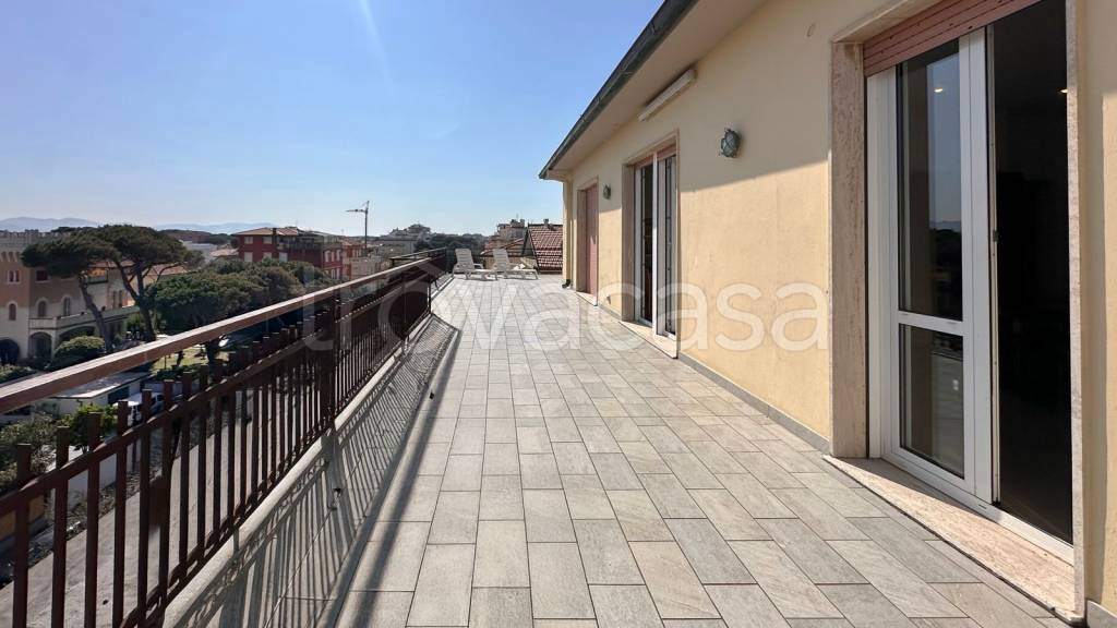 appartamento in vendita a Camaiore in zona Lido di Camaiore