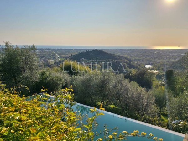 casa indipendente in vendita a Camaiore in zona Capezzano Pianore