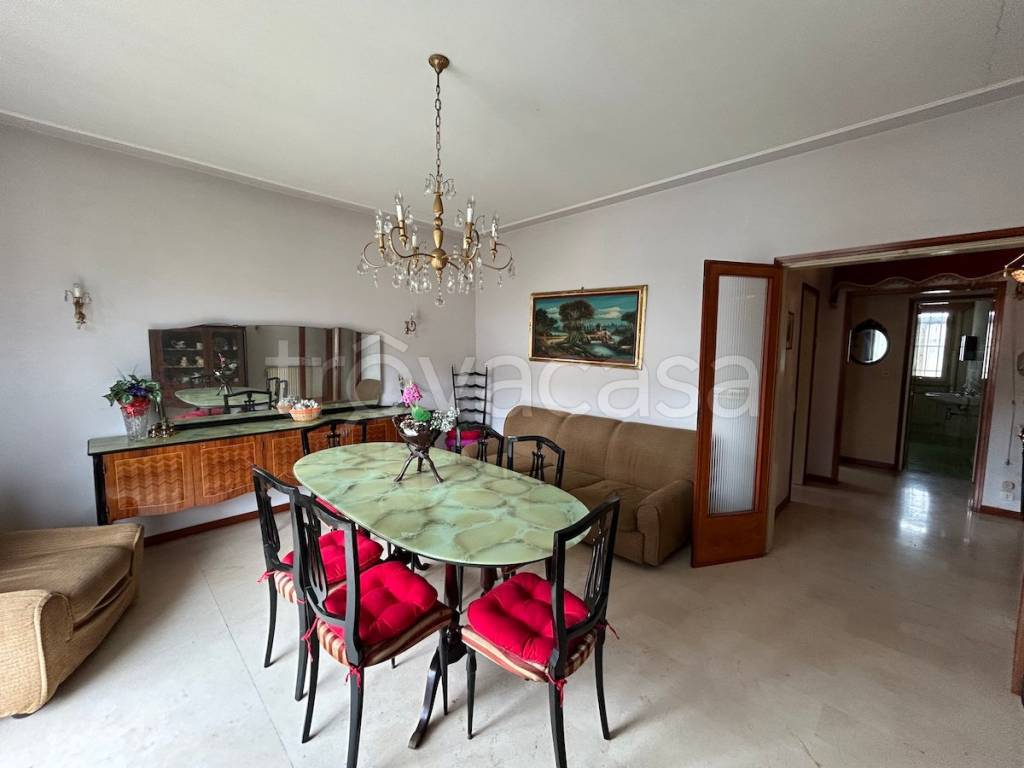 appartamento in vendita a Camaiore in zona Lido di Camaiore