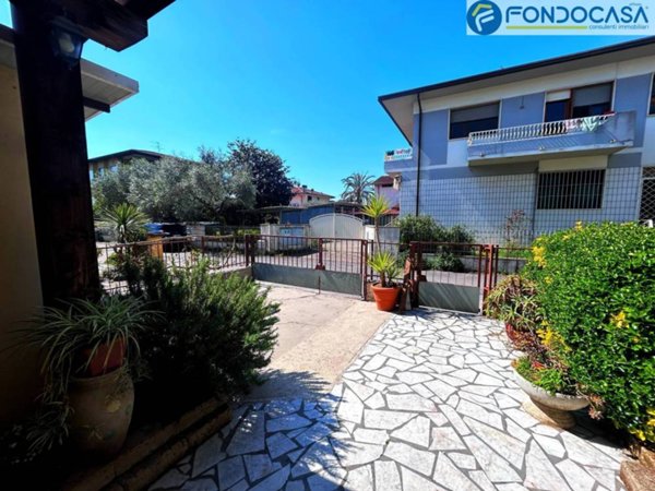 appartamento in vendita a Camaiore in zona Lido di Camaiore