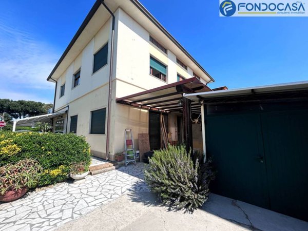 appartamento in vendita a Camaiore in zona Lido di Camaiore