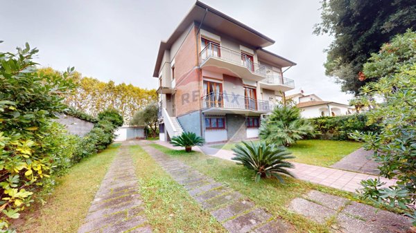 casa indipendente in vendita a Camaiore in zona Lido di Camaiore
