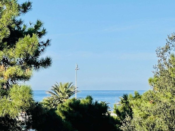 appartamento in vendita a Camaiore in zona Lido di Camaiore