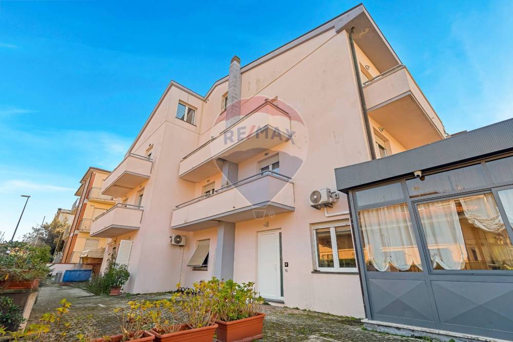 appartamento in vendita a Camaiore in zona Lido di Camaiore