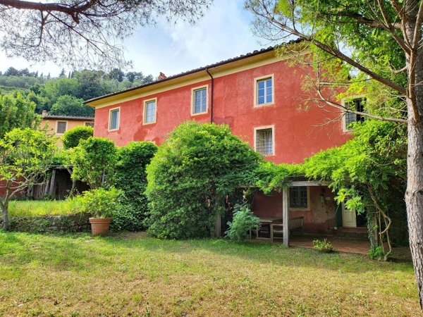casa indipendente in vendita a Camaiore