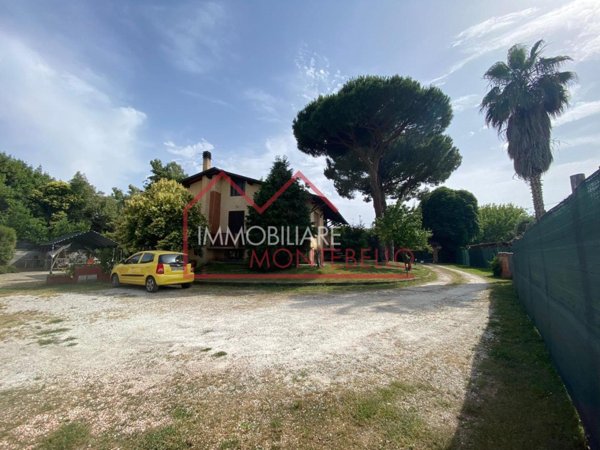 casa indipendente in vendita a Camaiore in zona Lido di Camaiore