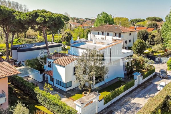 casa indipendente in vendita a Camaiore in zona Lido di Camaiore