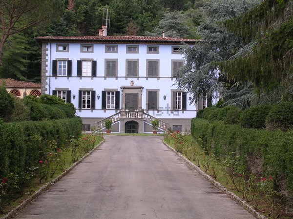 villa in vendita a Camaiore