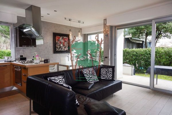 casa indipendente in vendita a Camaiore in zona Lido di Camaiore