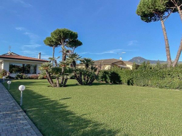 casa indipendente in vendita a Camaiore