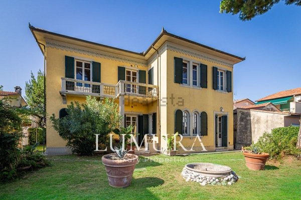 casa indipendente in vendita a Camaiore in zona Lido di Camaiore