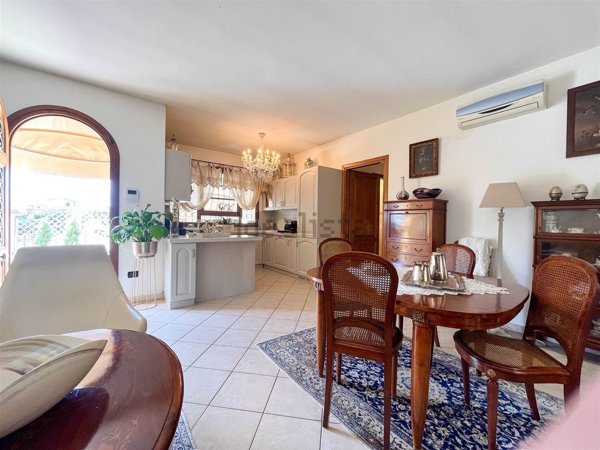 casa indipendente in vendita a Camaiore in zona Capezzano Pianore