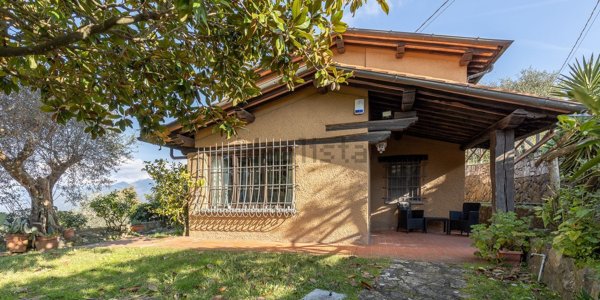 casa indipendente in vendita a Camaiore