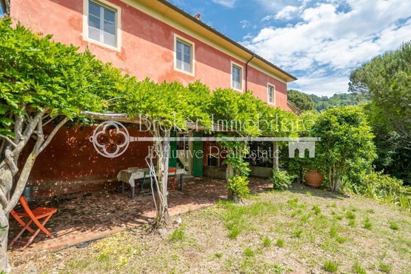 casa indipendente in vendita a Camaiore