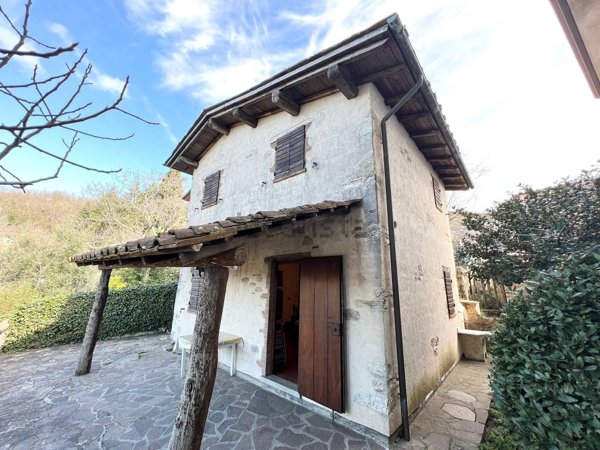 casa indipendente in vendita a Camaiore