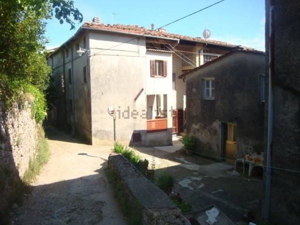 casa indipendente in vendita a Camaiore in zona Santa Maria Albiano