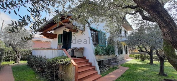 casa indipendente in vendita a Camaiore in zona Lido di Camaiore