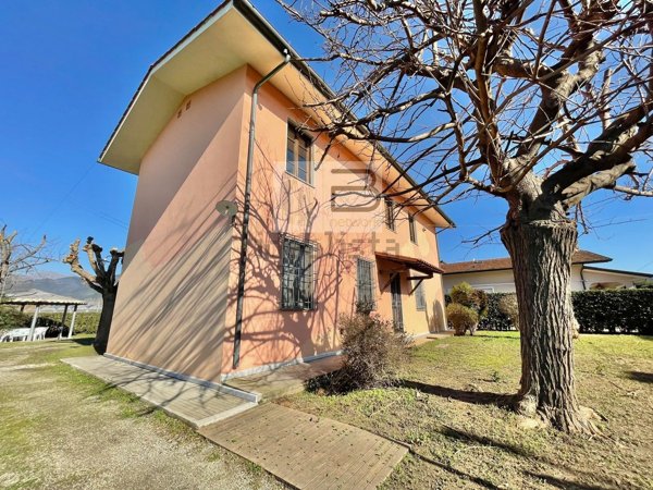 casa indipendente in vendita a Camaiore in zona Capezzano Pianore