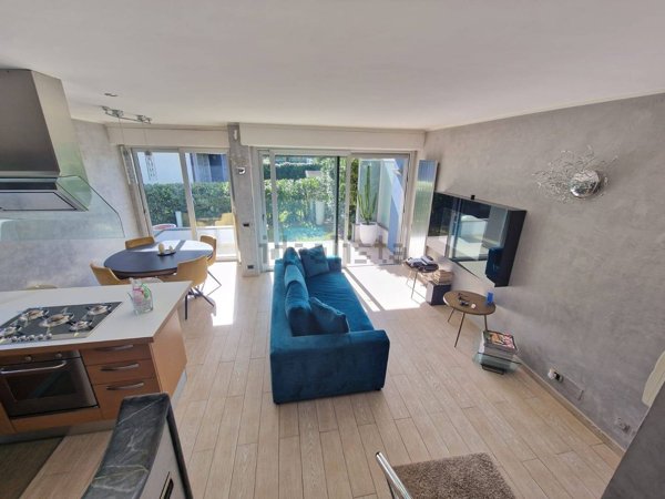 casa indipendente in vendita a Camaiore in zona Lido di Camaiore