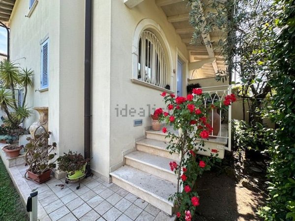 casa indipendente in vendita a Camaiore in zona Lido di Camaiore