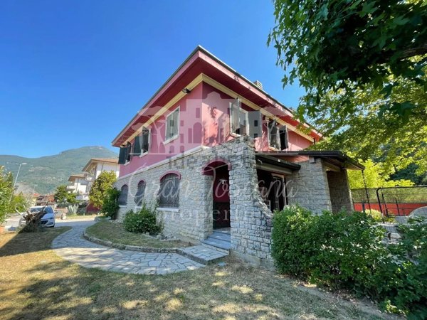 casa indipendente in vendita a Camaiore