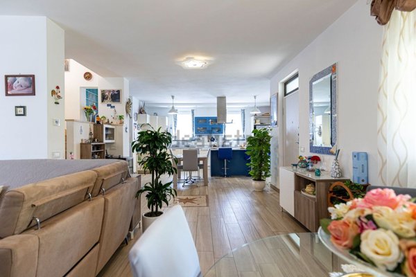 casa indipendente in vendita a Camaiore in zona Lido di Camaiore